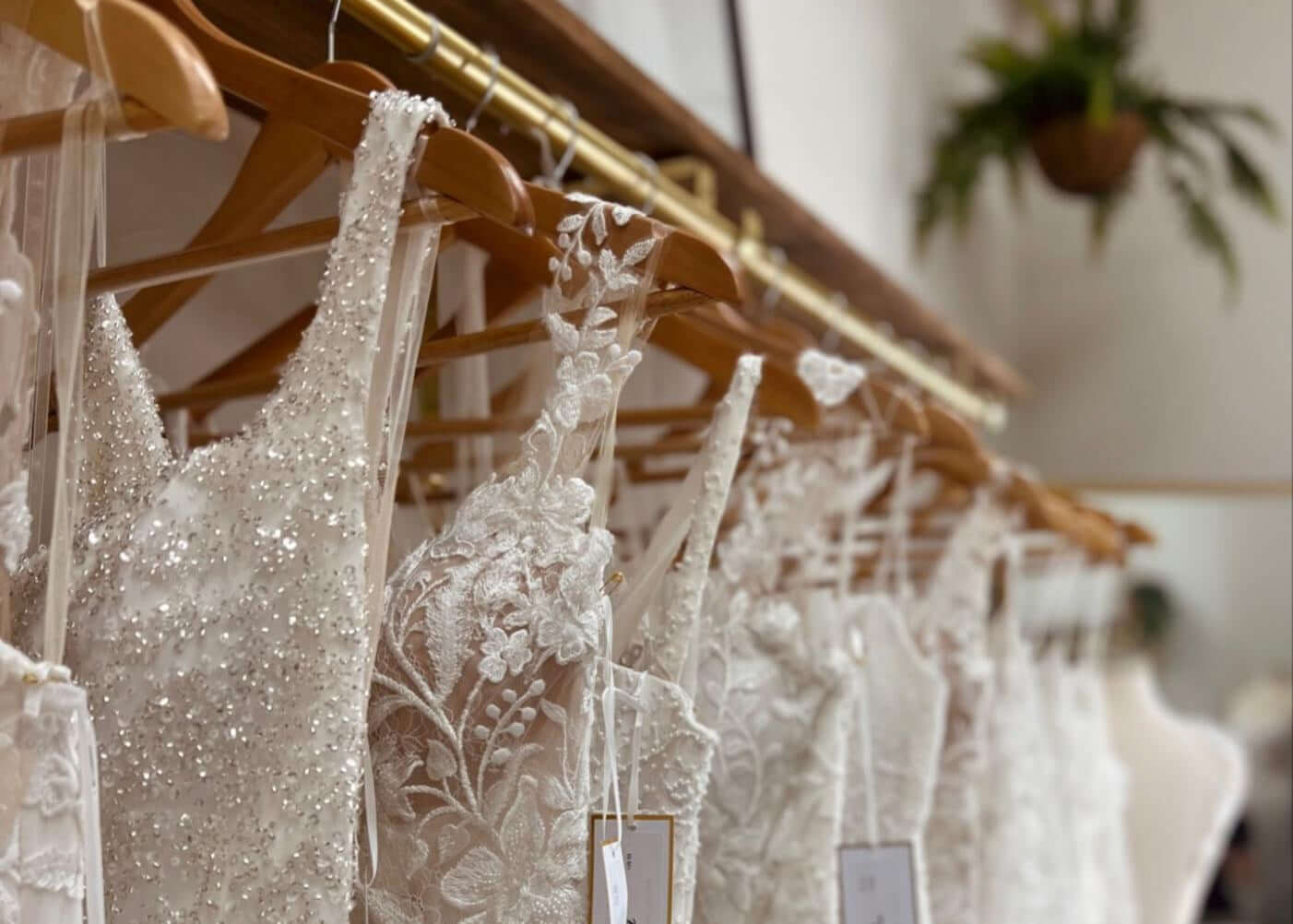 The Advanced Bridal Viewing Suite: Beyond Traditional Mirrors for Confident Decisions