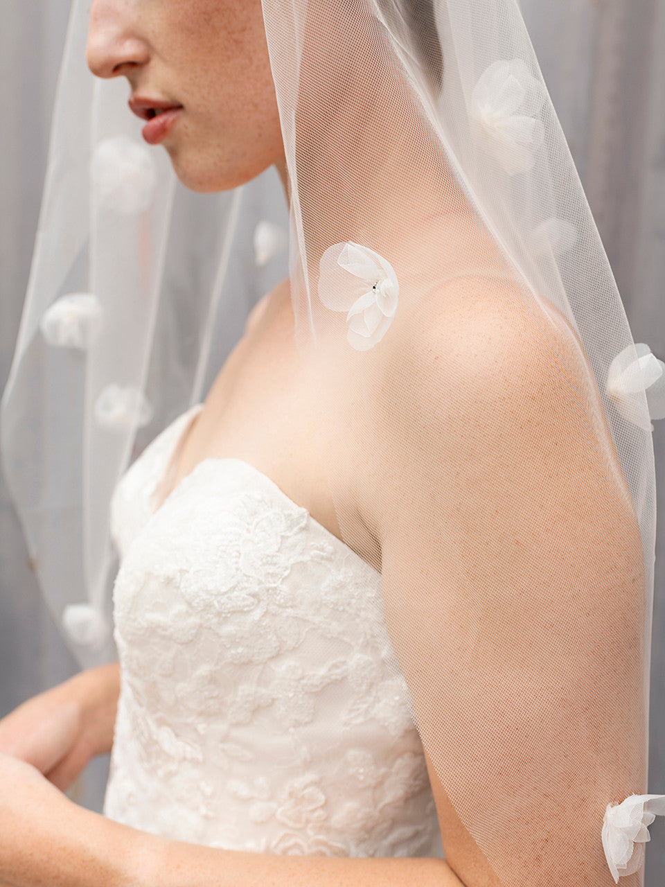 Bridal Veil - V2290SF