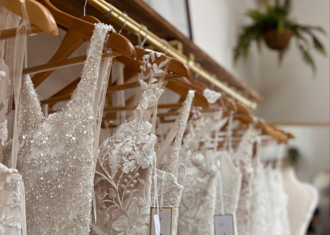 The Advanced Bridal Viewing Suite: Beyond Traditional Mirrors for Confident Decisions
