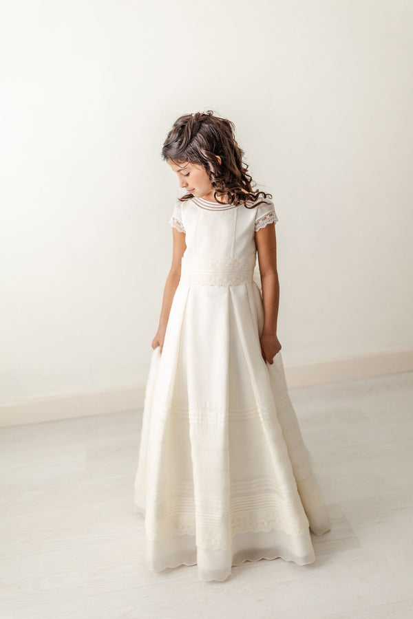 Couture R226 First Communion dress with elegant silhouette and flowing skirt